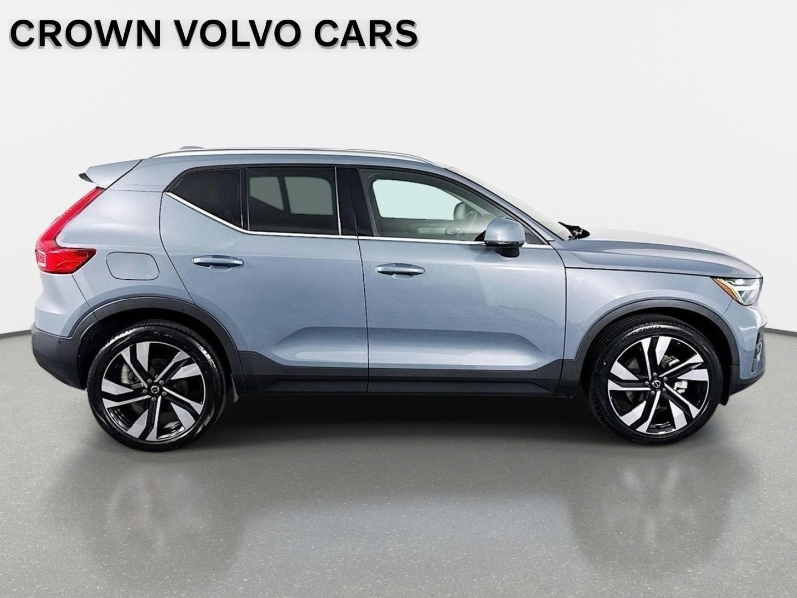 Used 2023 Volvo XC40 B5 Plus w/ Driver Assist Package AWD/4WD image 5