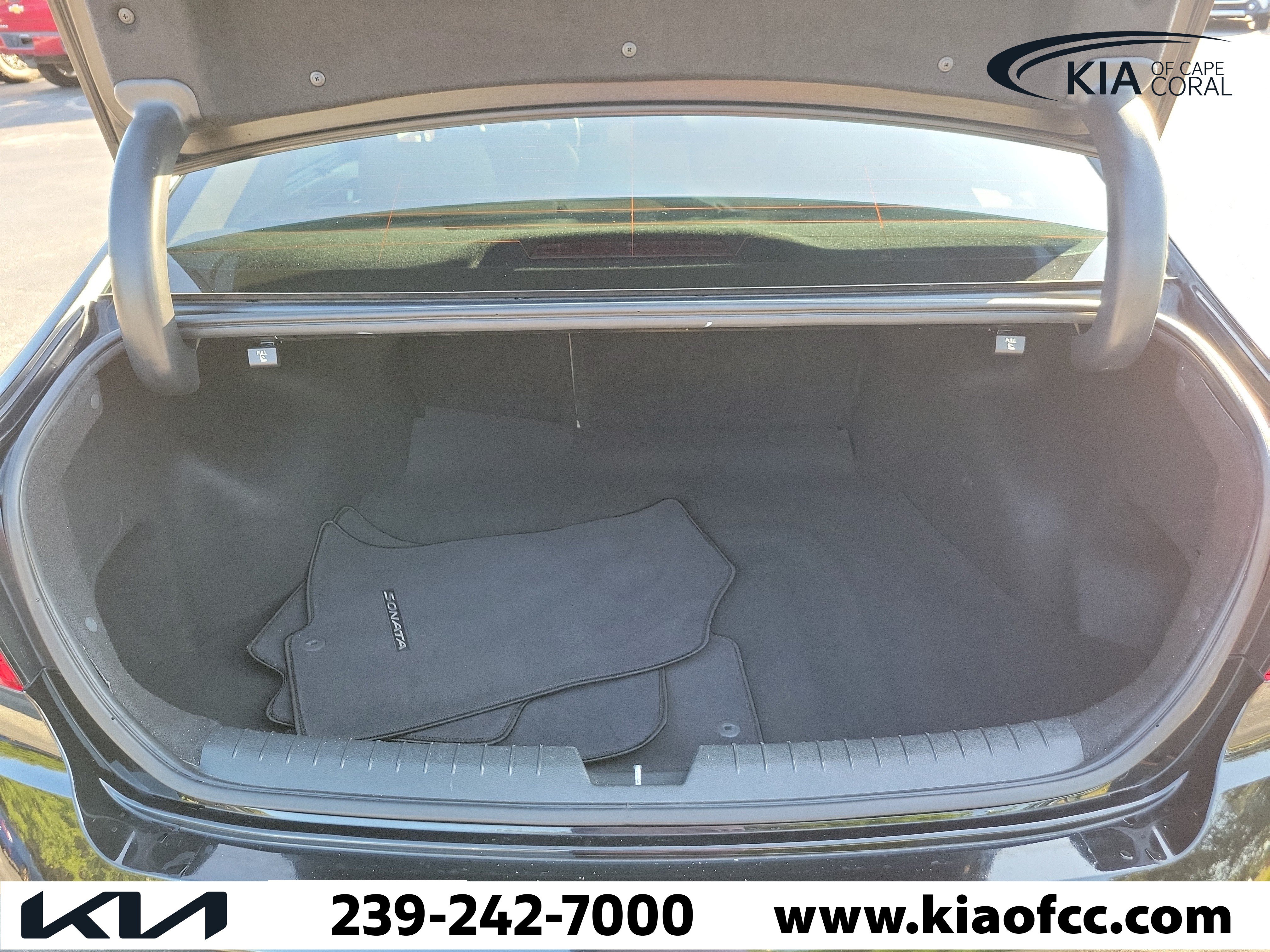 Used 2016 Hyundai Sonata Limited w/ Option Group 04 FWD image 11