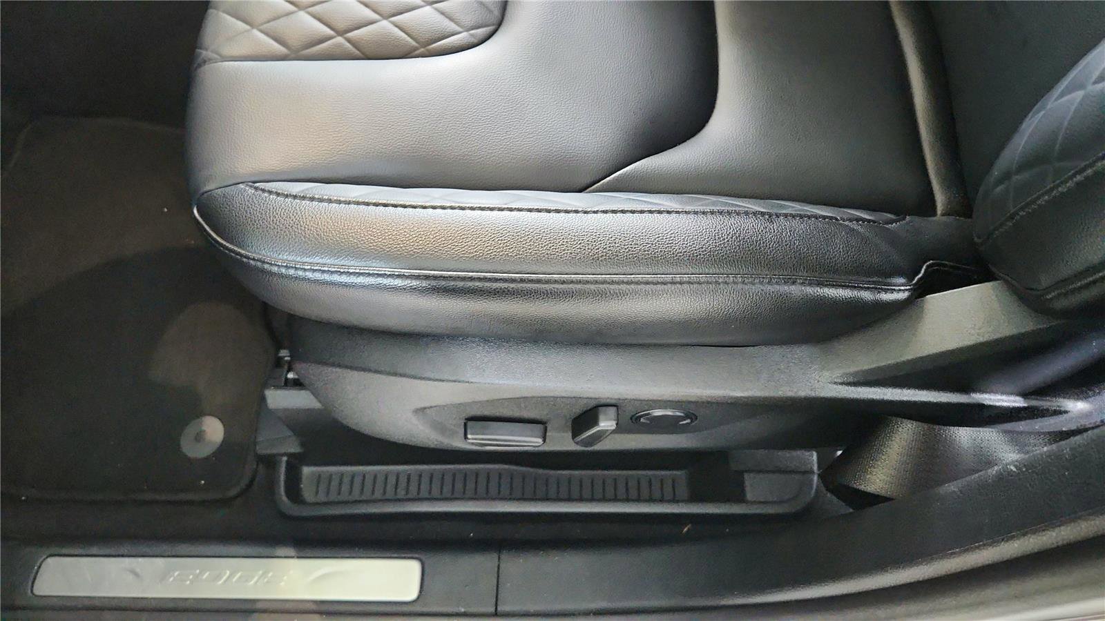 Used 2024 Ford Edge Titanium image 23