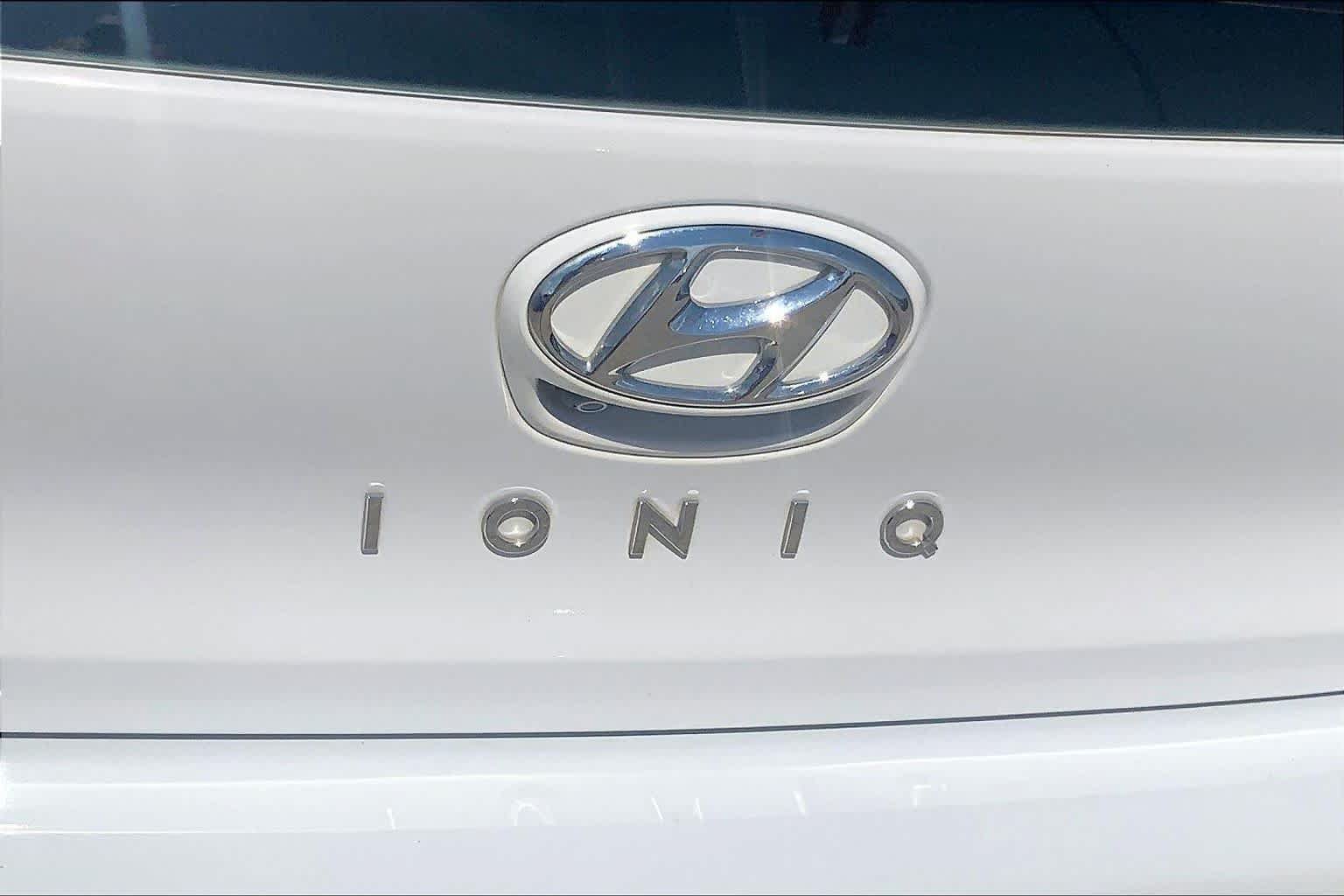 Used 2017 Hyundai Ioniq SEL FWD image 30