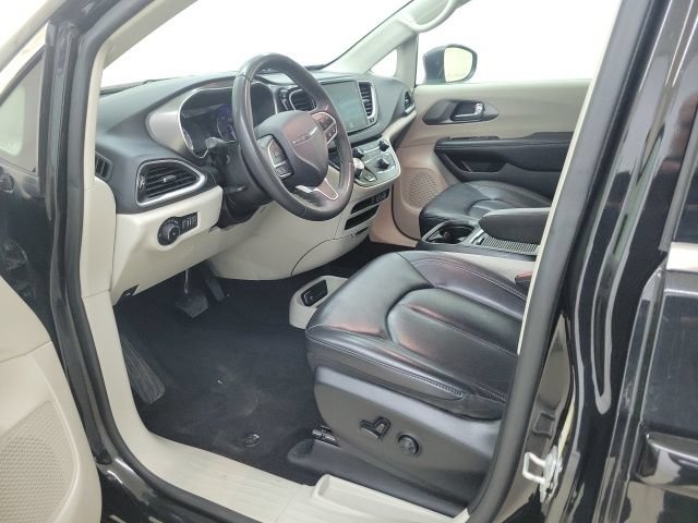 Used 2023 Chrysler Pacifica Touring-L FWD image 19