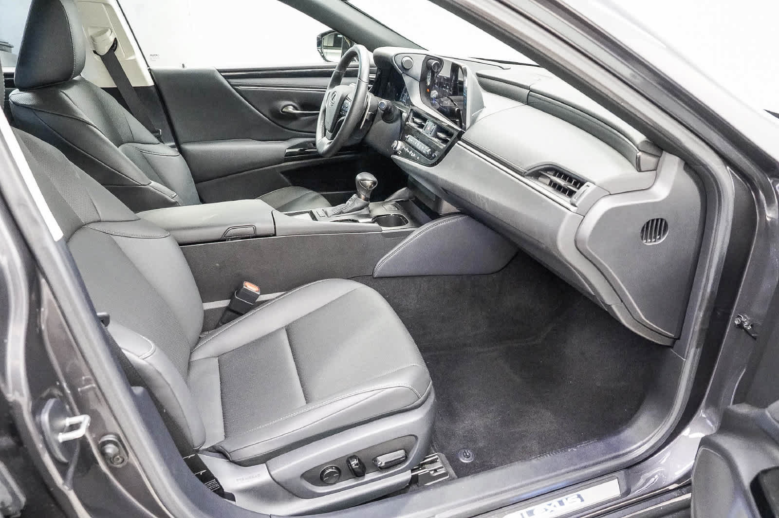 Used 2025 Lexus ES 350 w/ Accessory Package (Z2) FWD image 24