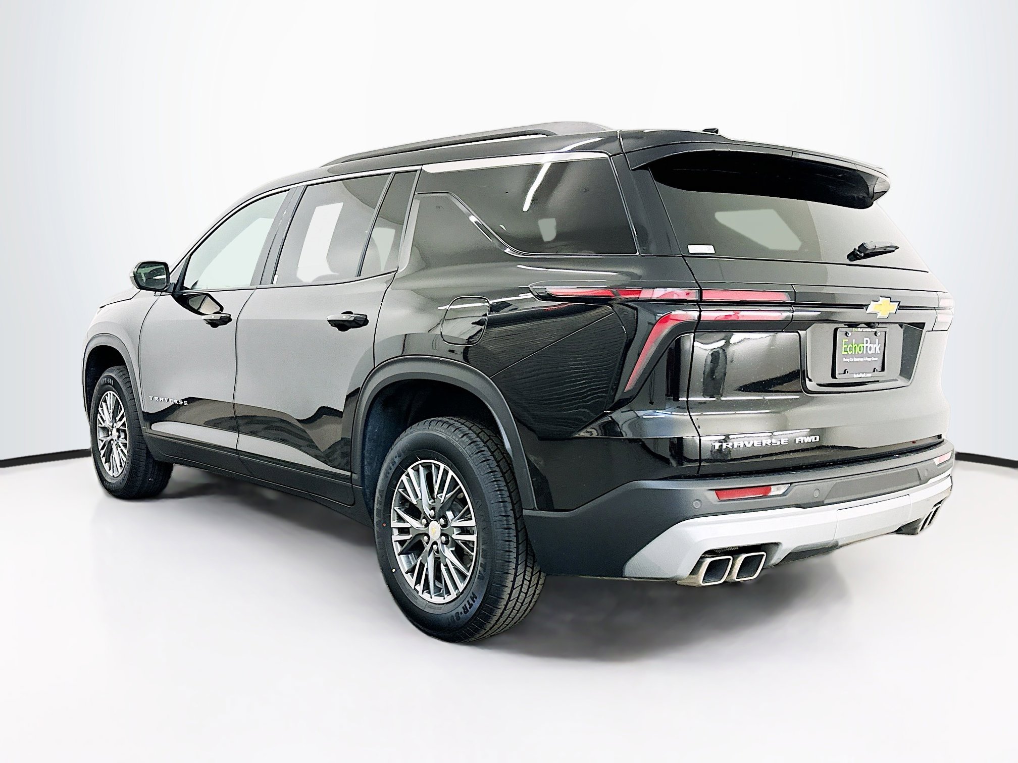 Used 2025 Chevrolet Traverse LT image 5