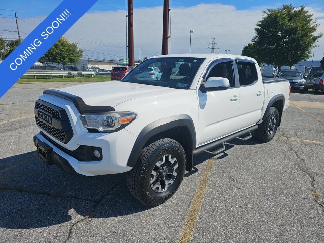 Used 2017 Toyota Tacoma TRD Off-Road w/ Premium & Technology Package AWD/4WD image 8