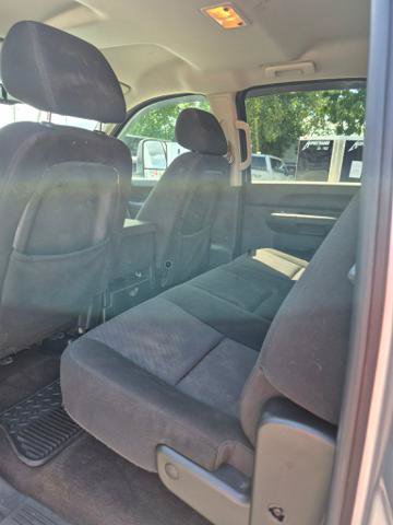 Used 2010 Chevrolet Silverado 2500 LT w/ Interior Plus Package AWD/4WD image 16