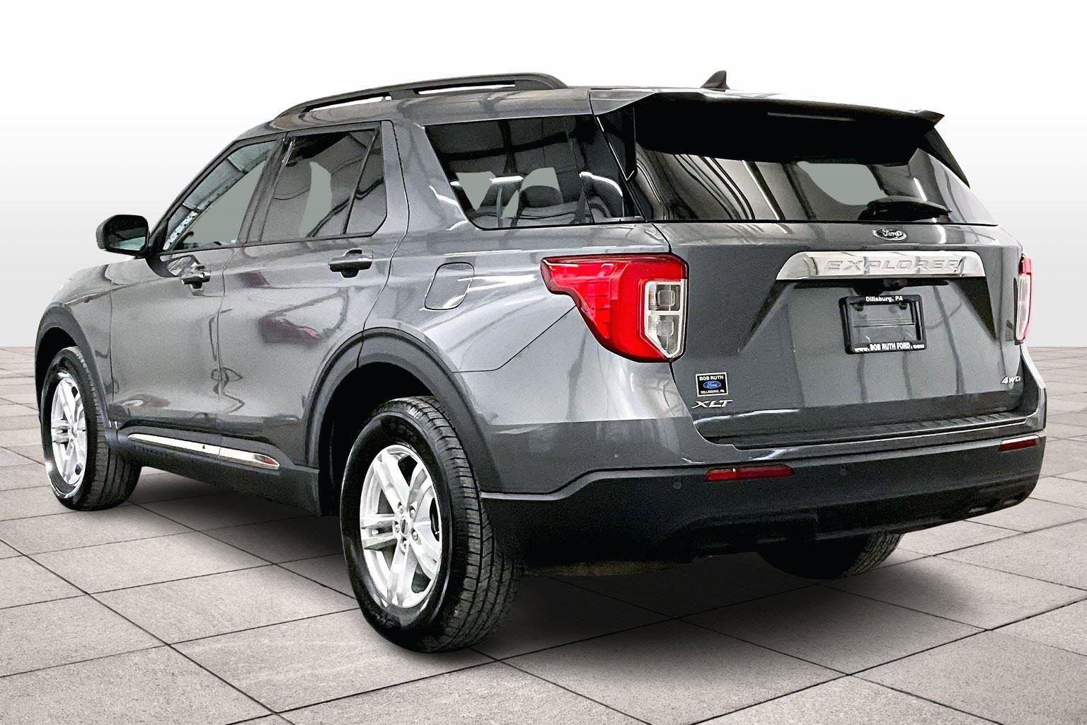 Used 2022 Ford Explorer XLT image 11
