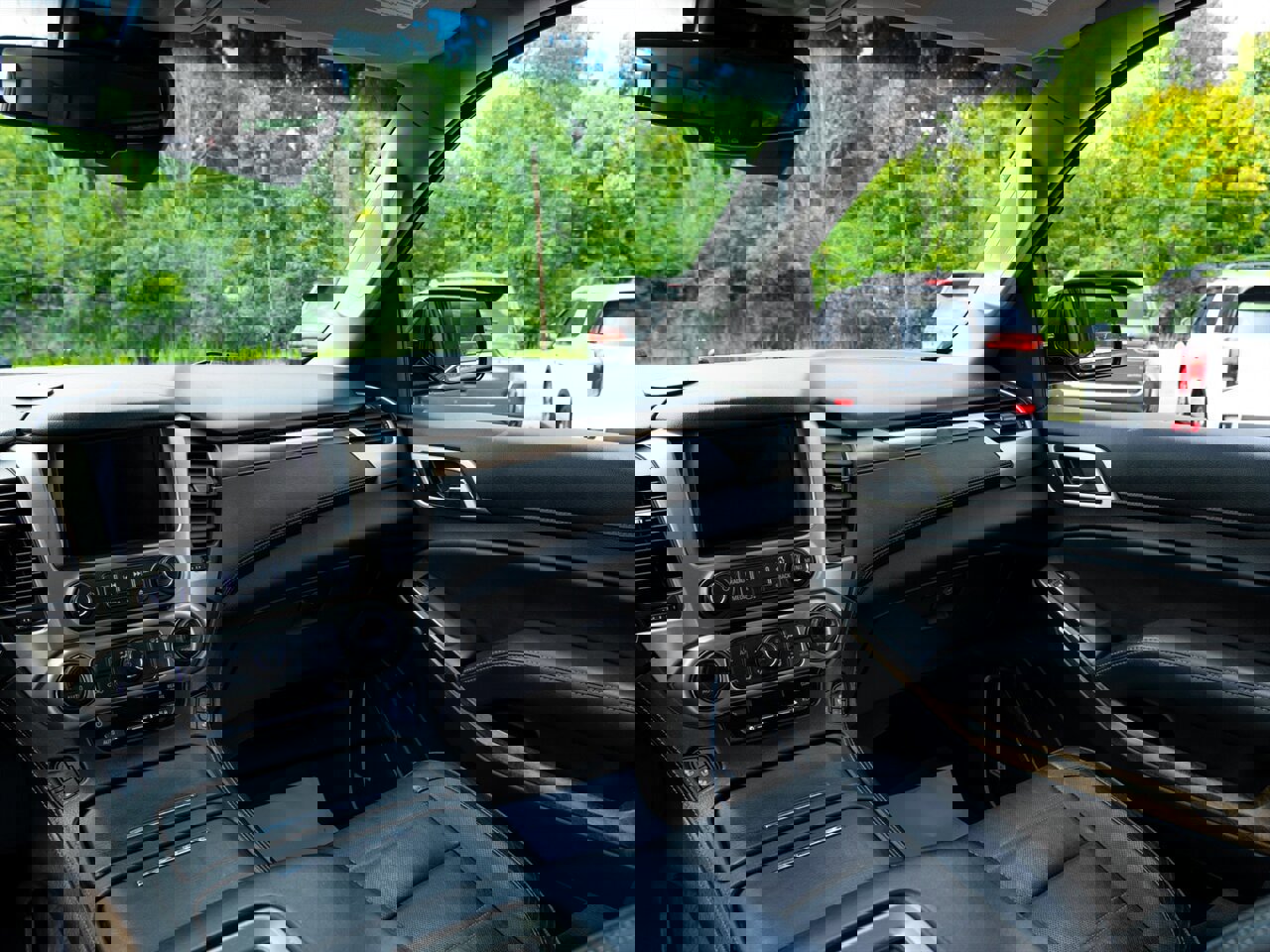 Used 2018 GMC Yukon Denali w/ Denali Ultimate Package image 30