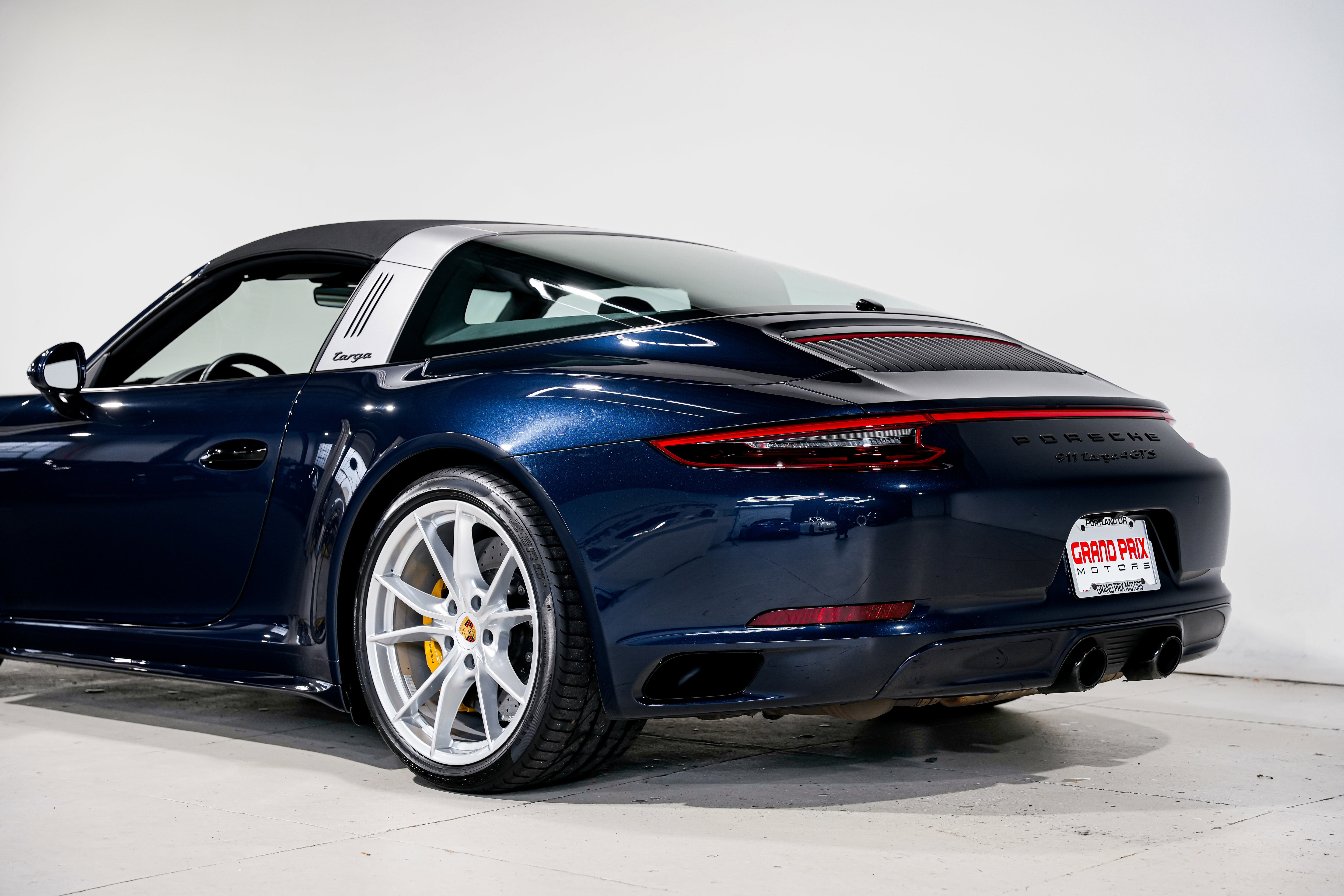 Used 2019 Porsche 911 Targa 4 GTS image 40