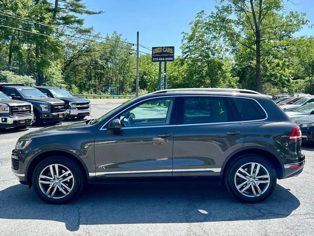 Used 2016 Volkswagen Touareg TDI AWD/4WD image 5