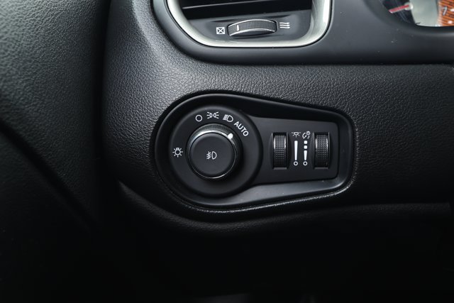 Used 2021 Jeep Renegade Limited w/ Sun & Sound Group AWD/4WD image 15
