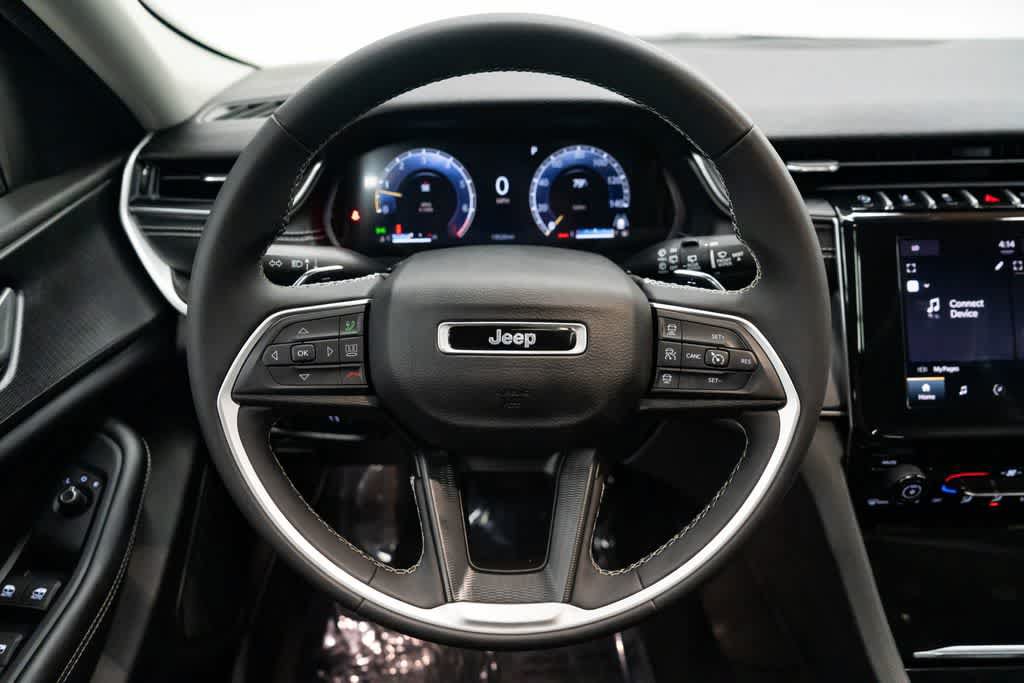 Used 2023 Jeep Grand Cherokee Laredo X AWD/4WD image 14