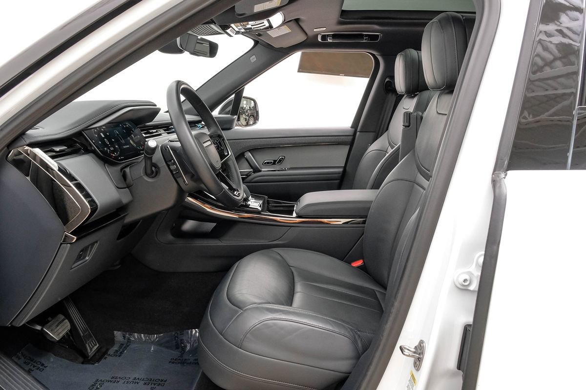 Used 2024 Land Rover Range Rover Sport Dynamic SE AWD/4WD image 4