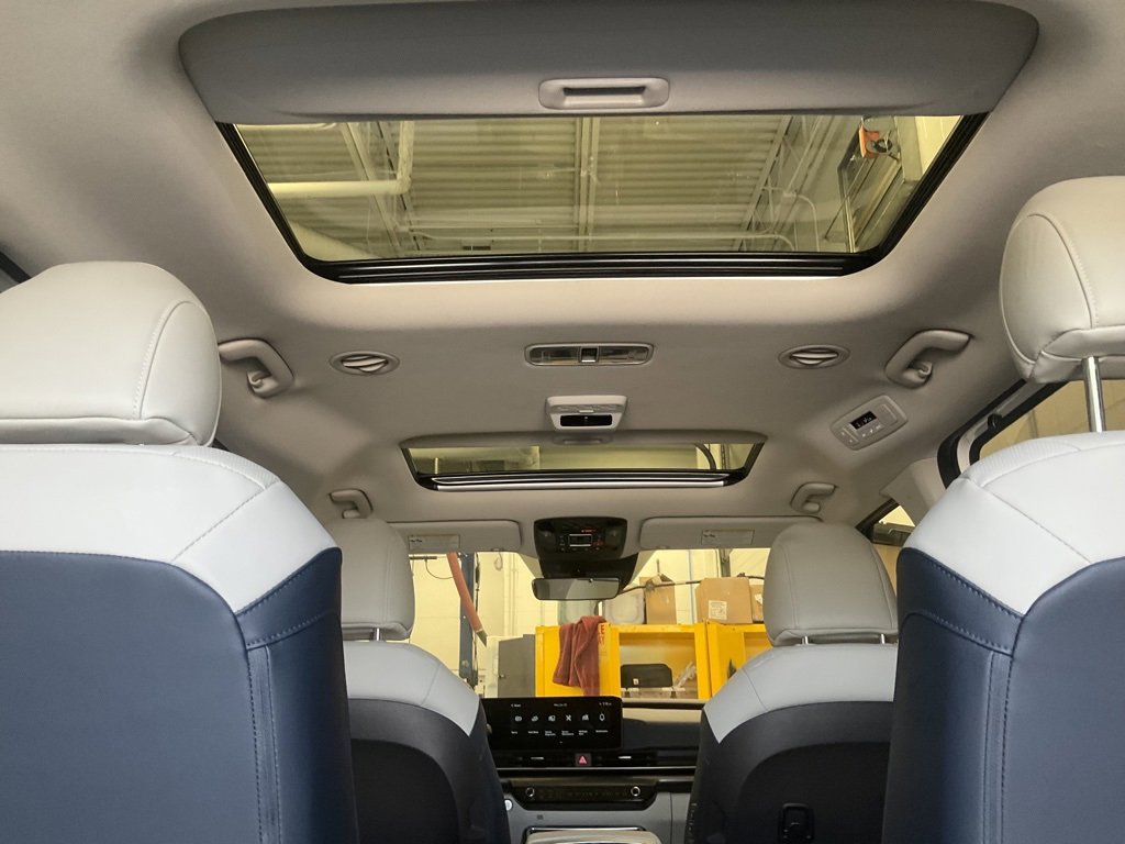 New 2026 Kia Carnival SX w/ SX Dark Edition Package image 13