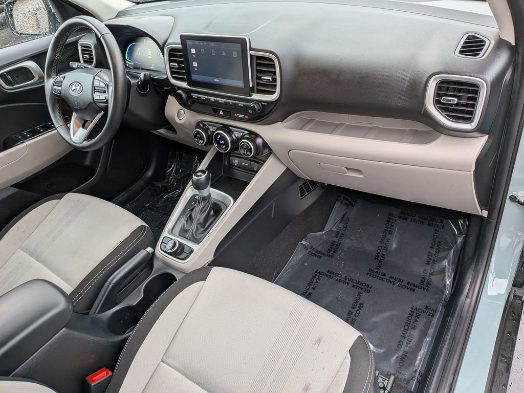 Used 2025 Hyundai Venue SEL image 32