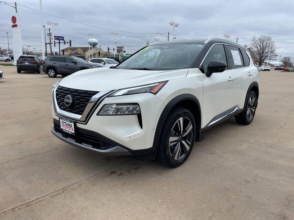 Used 2023 Nissan Rogue SL w/ SL Premium Package image 2