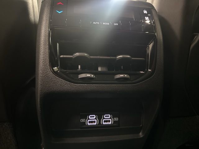 Used 2023 Jeep Grand Cherokee L Laredo image 20