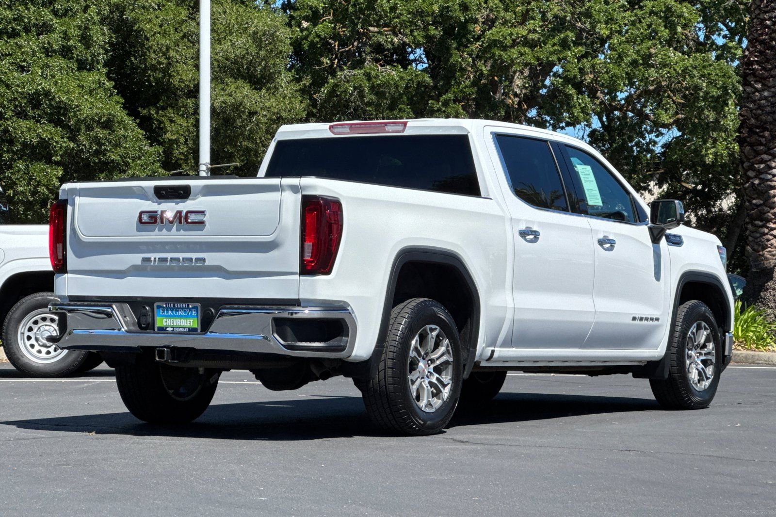 Used 2024 GMC Sierra 1500 SLT image 3