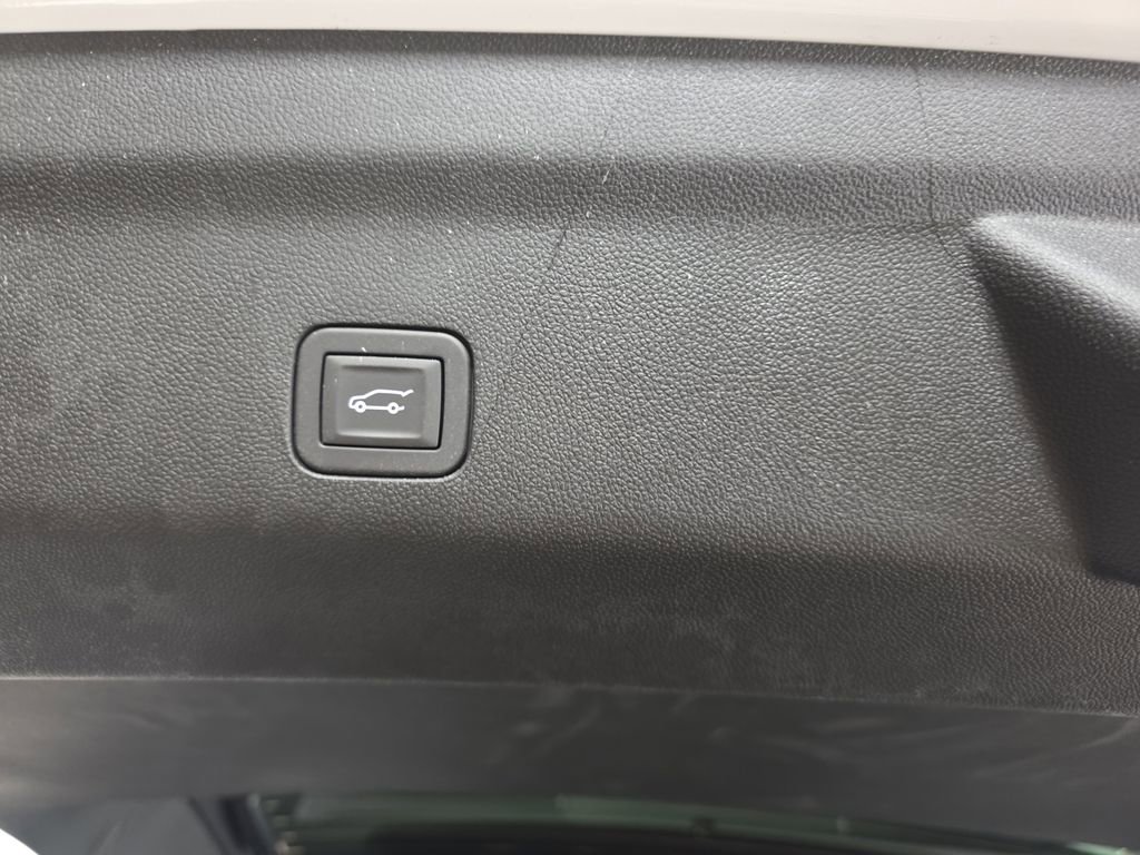 New 2026 GMC Yukon XL AT4 AWD/4WD image 15