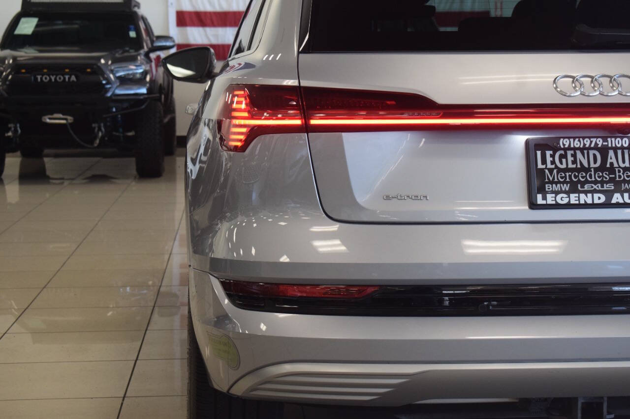 Used 2019 Audi e-tron Prestige w/ Prestige Package AWD/4WD image 29