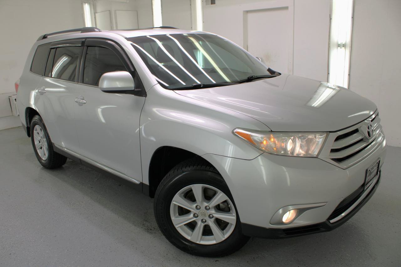 Used 2011 Toyota Highlander SE w/ Tow Pkg FWD image 29