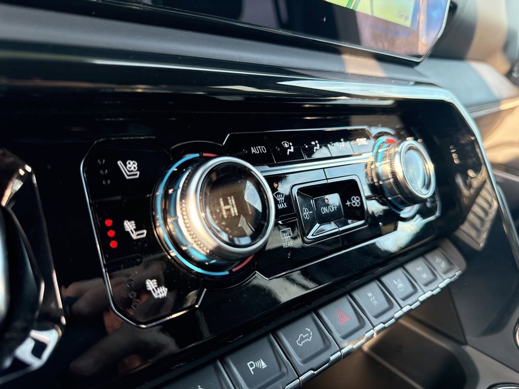 Used 2024 GMC Sierra 2500 AT4X image 24