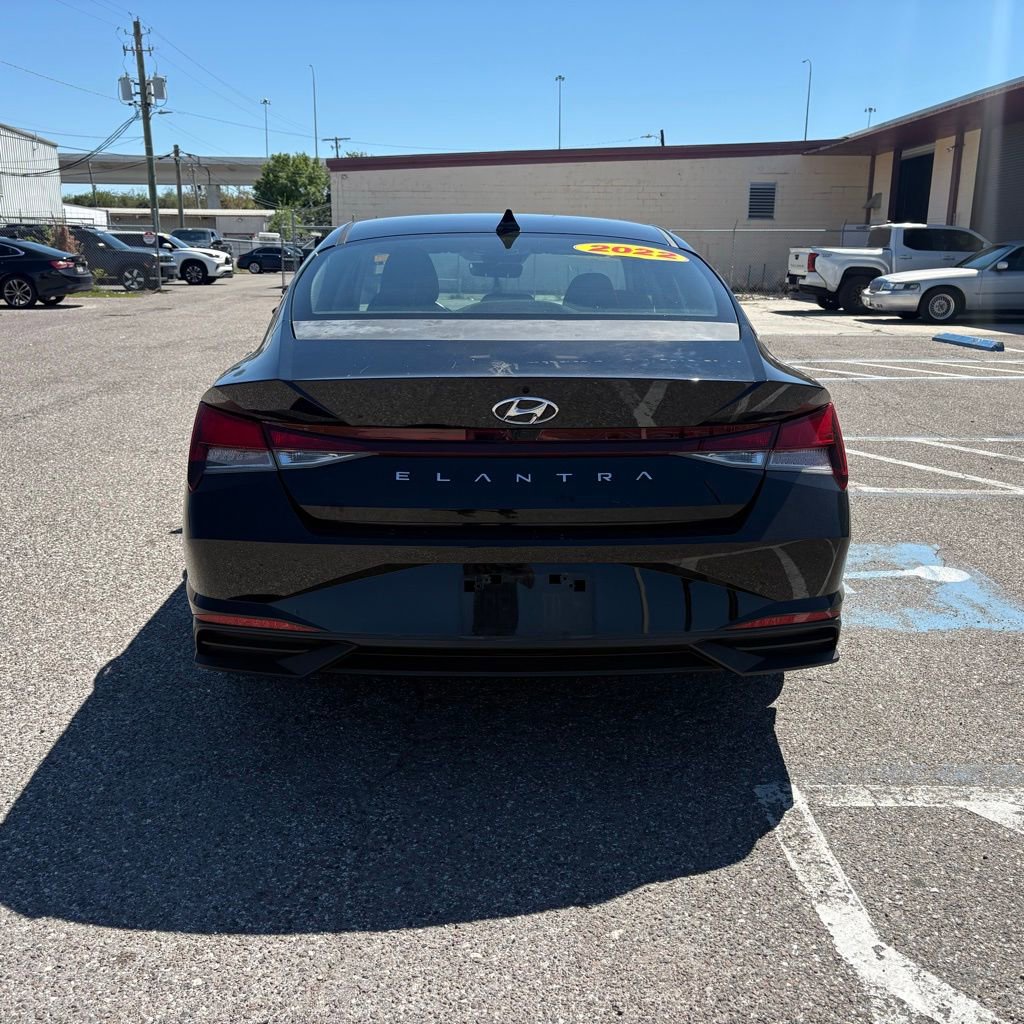 Used 2022 Hyundai Elantra SEL w/ Convenience Package image 4