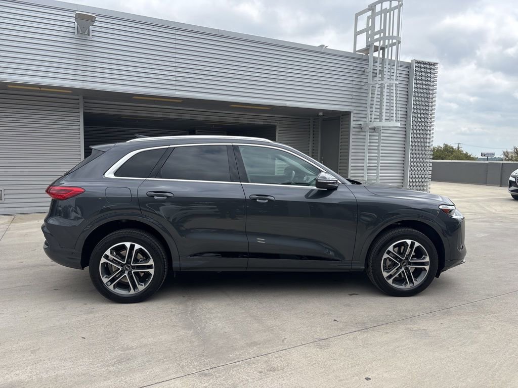 Used 2025 Audi Q5 Premium w/ Convenience Package image 4