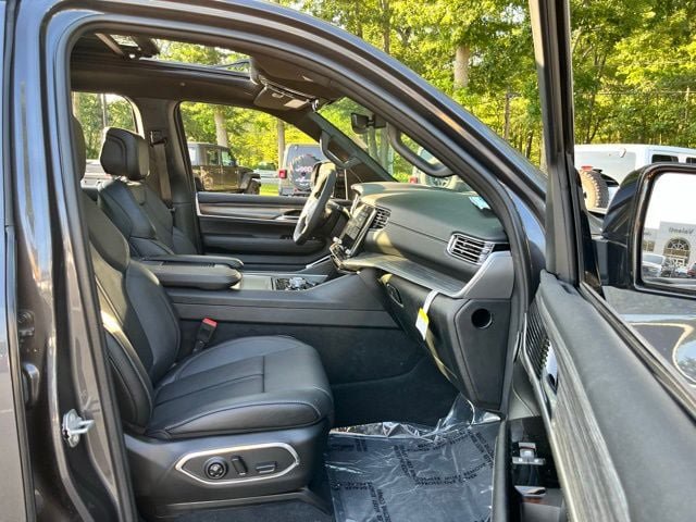 Used 2023 Jeep Wagoneer Series III w/ Premium Group I AWD/4WD image 32