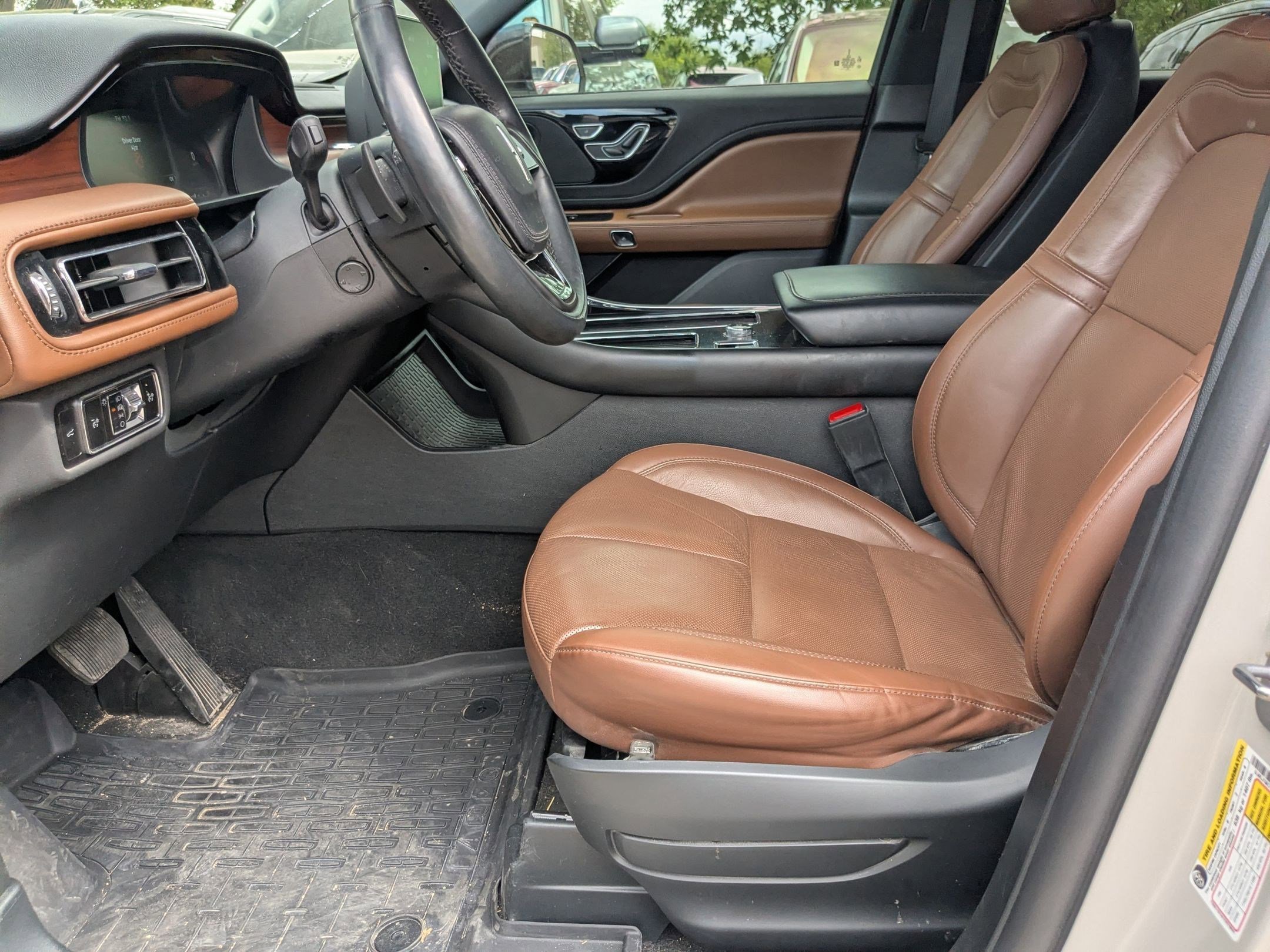 Used 2023 Lincoln Aviator Reserve w/ Equipment Group 201A image 9