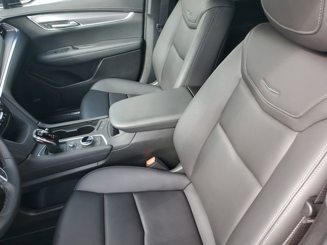 Certified 2025 Cadillac XT5 Luxury w/ LPO, Floor Liner Package AWD/4WD image 27