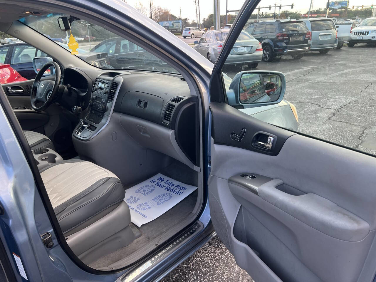Used 2007 Hyundai Entourage Limited image 13
