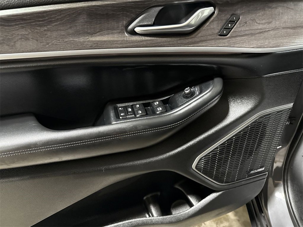 Used 2022 Jeep Grand Cherokee Limited image 21