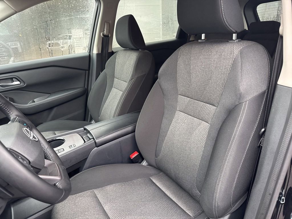 Used 2025 Nissan Rogue SV image 13