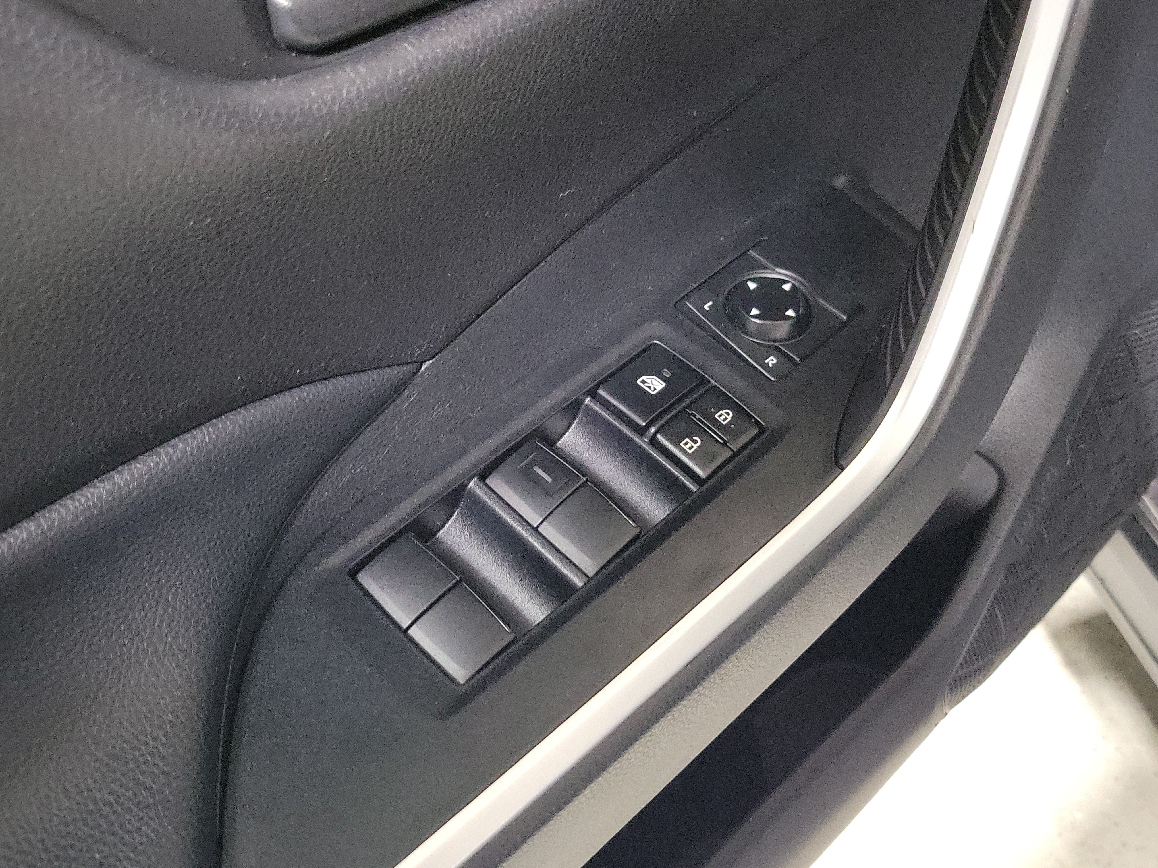 Used 2022 Toyota RAV4 LE AWD/4WD image 21