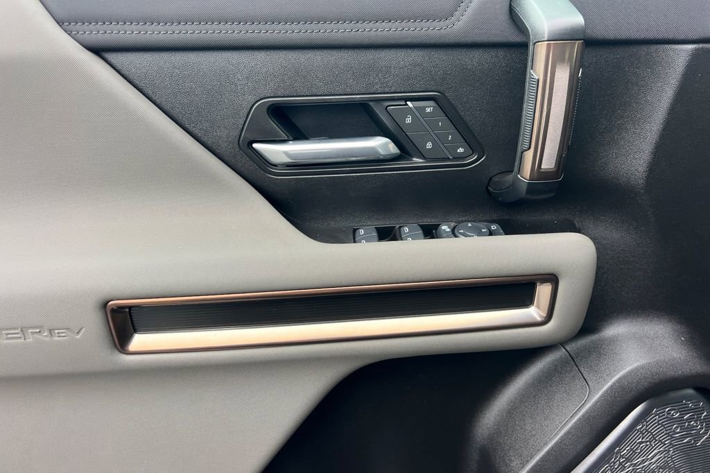 Used 2025 GMC Hummer EV 2X image 17