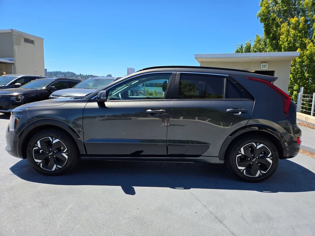 Certified 2024 Kia Niro Wind w/ Wind Preserve Package FWD image 7