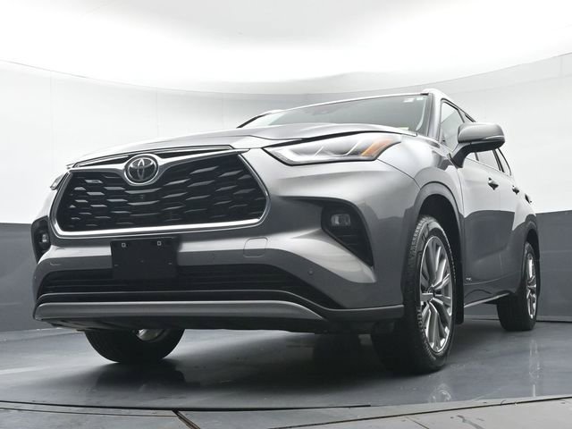 Certified 2025 Toyota Highlander XLE image 40