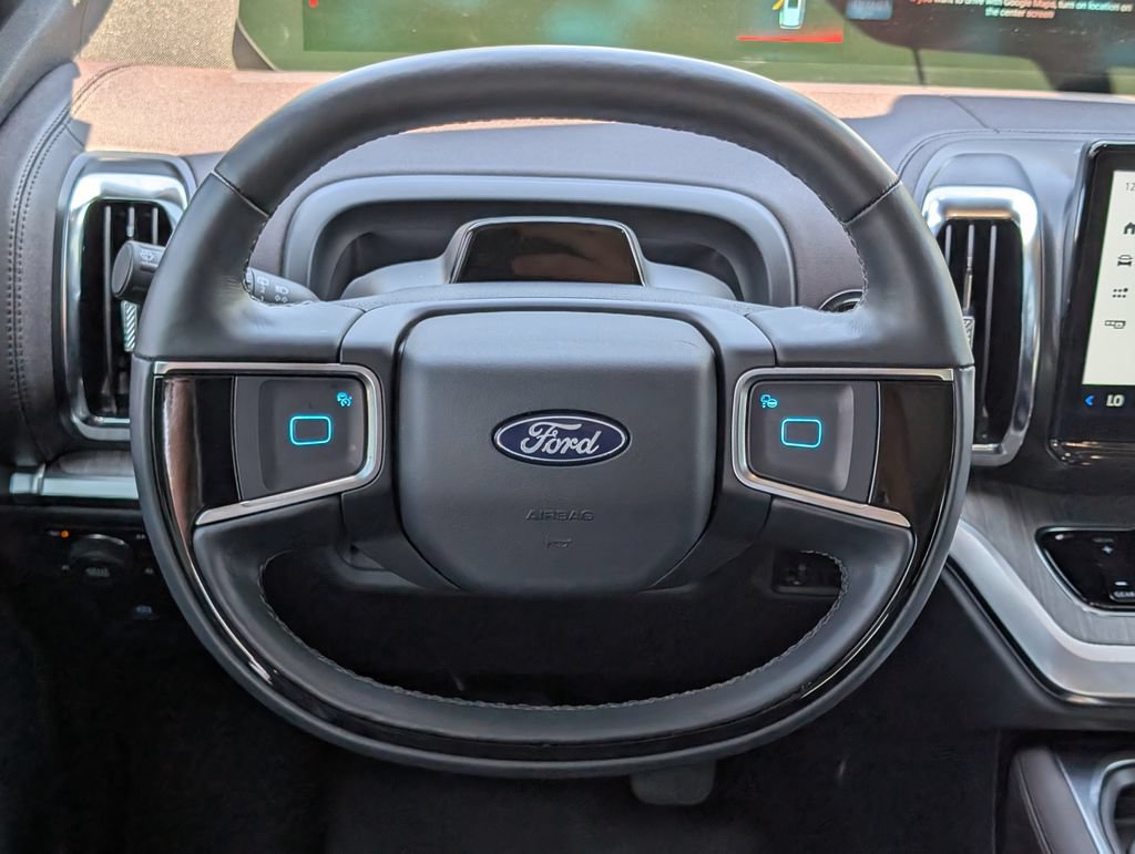 Used 2025 Ford Expedition Platinum w/ Platinum Ultimate Package AWD/4WD image 16