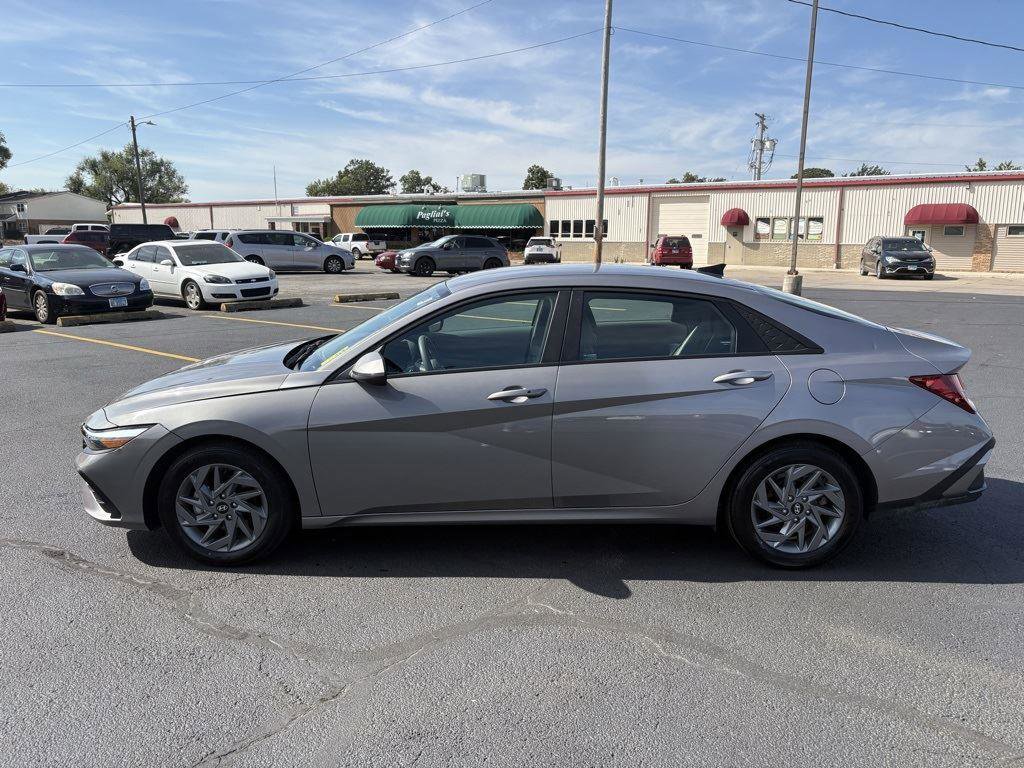 Used 2024 Hyundai Elantra SEL image 21