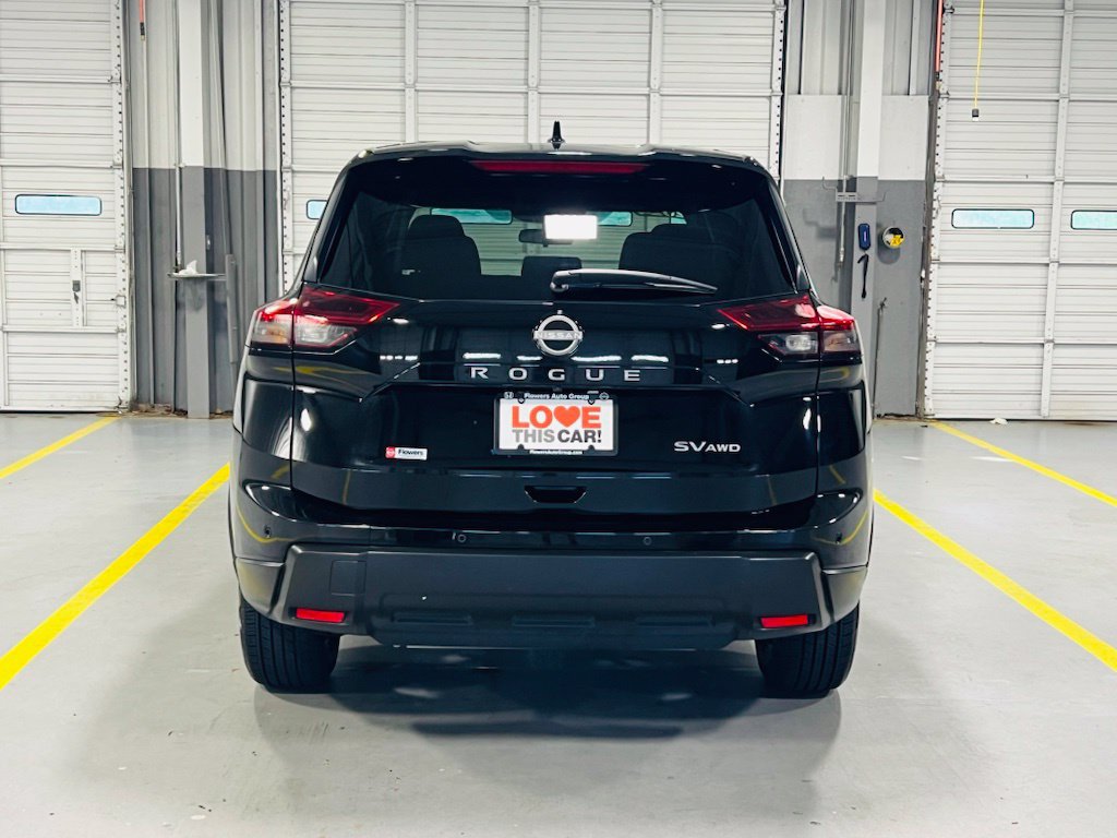 Used 2024 Nissan Rogue SV AWD/4WD image 16