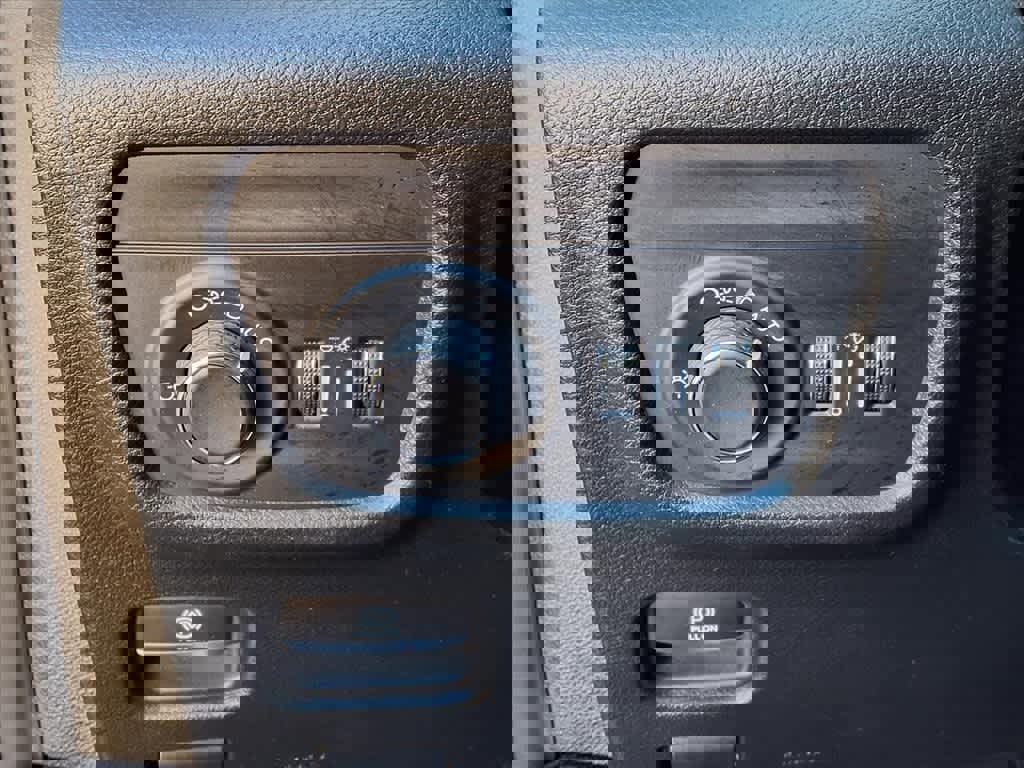 Used 2023 Jeep Grand Cherokee Laredo w/ Luxury Tech Group I image 16