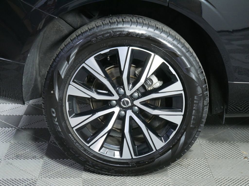 Used 2025 Volvo XC60 B5 Plus AWD/4WD image 11