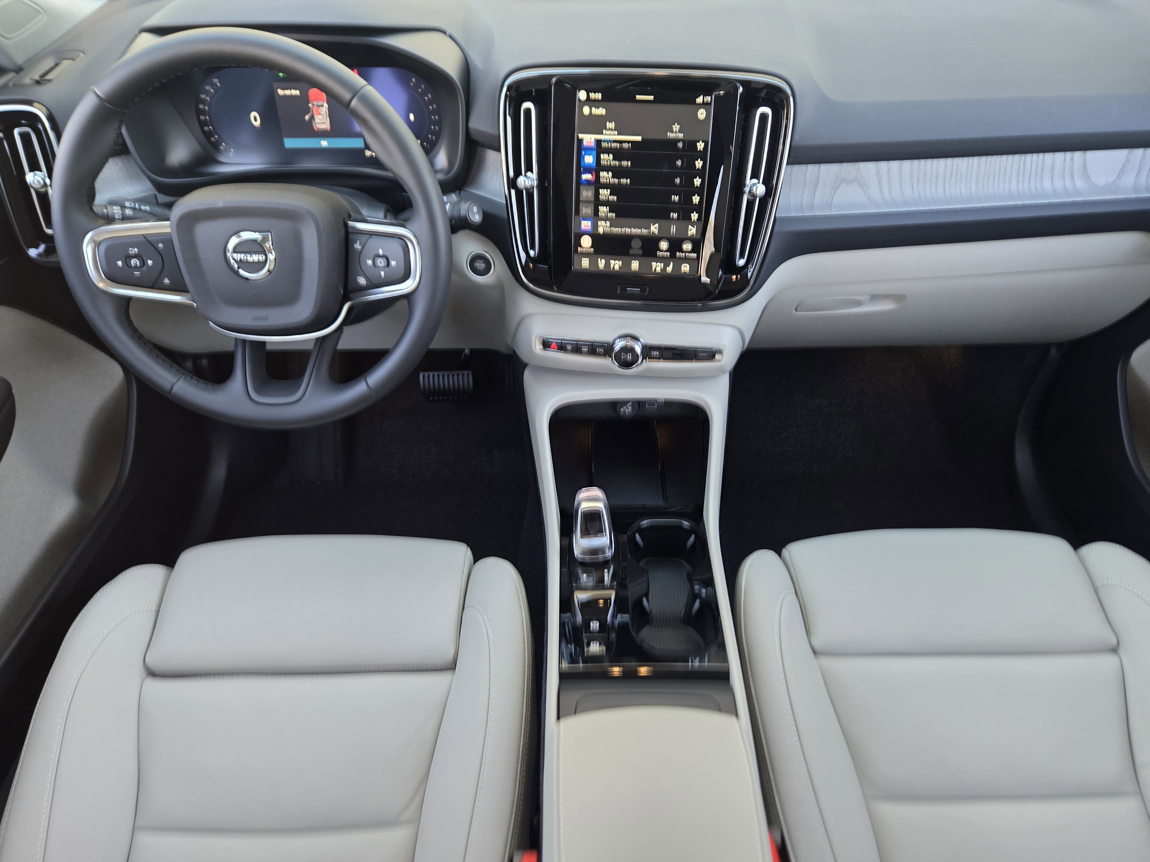 New 2026 Volvo XC40 B4 Plus w/ Protection Package Premier image 27