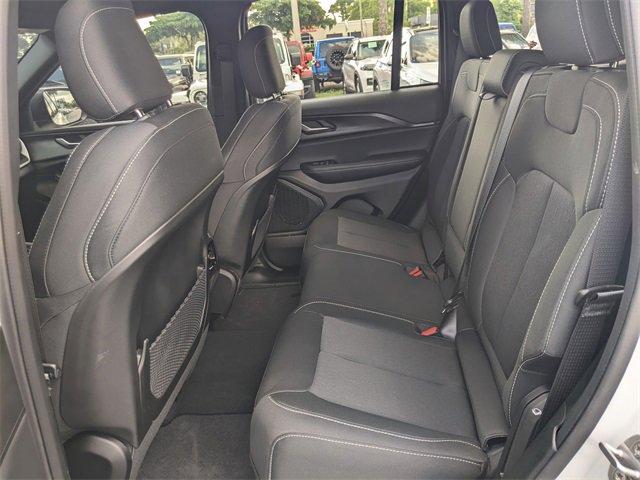 Used 2025 Jeep Grand Cherokee Laredo X image 13