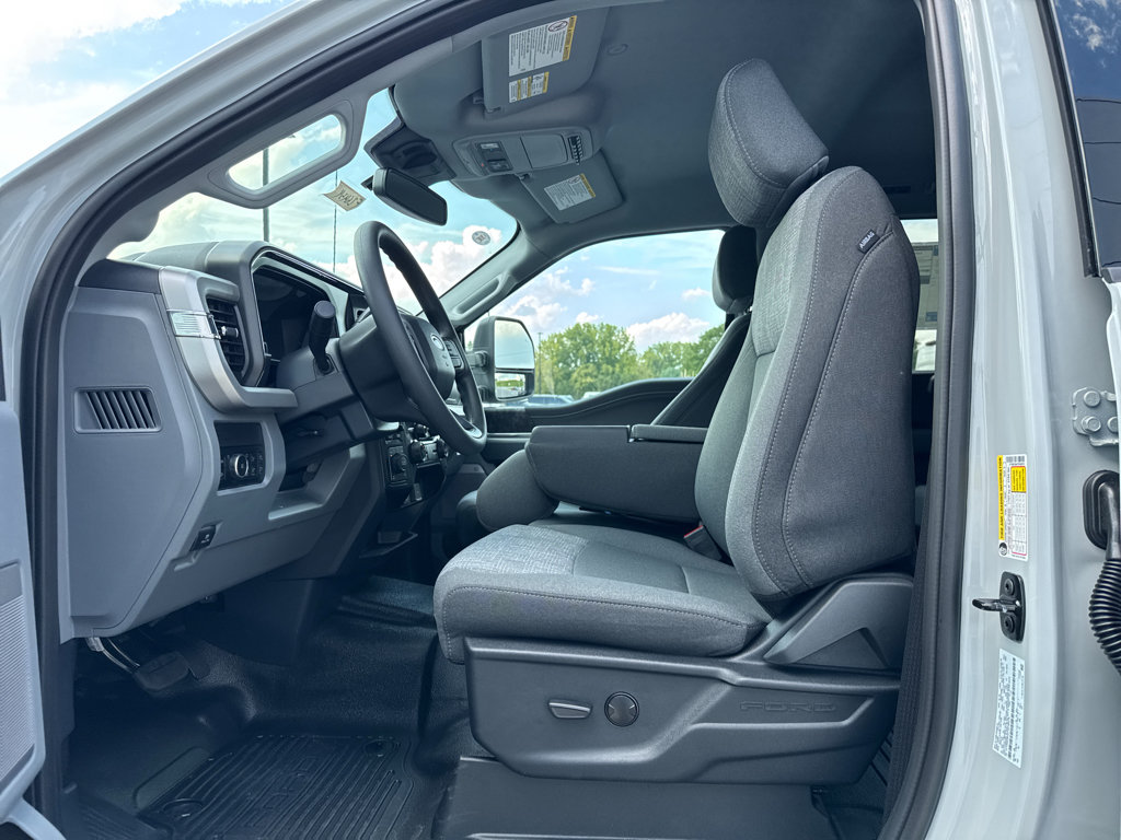 New 2026 Ford F250 XLT w/ XLT Premium Package AWD/4WD image 5