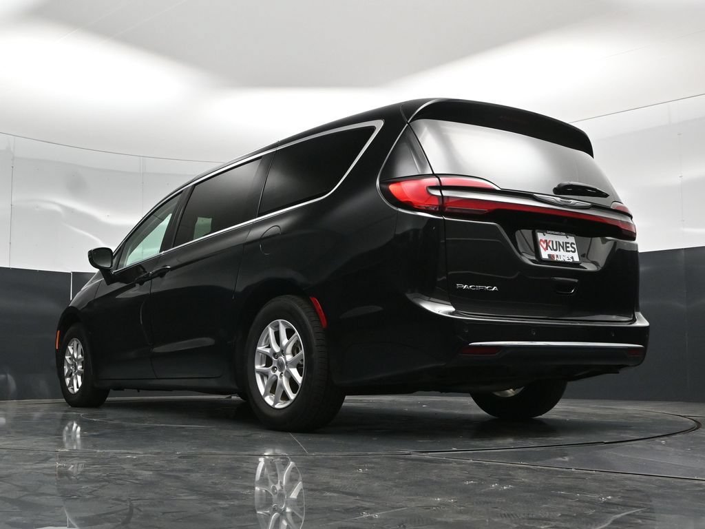 Used 2024 Chrysler Pacifica Touring-L FWD image 62