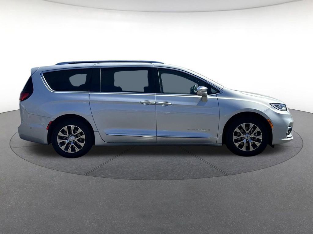Used 2024 Chrysler Pacifica Pinnacle image 7