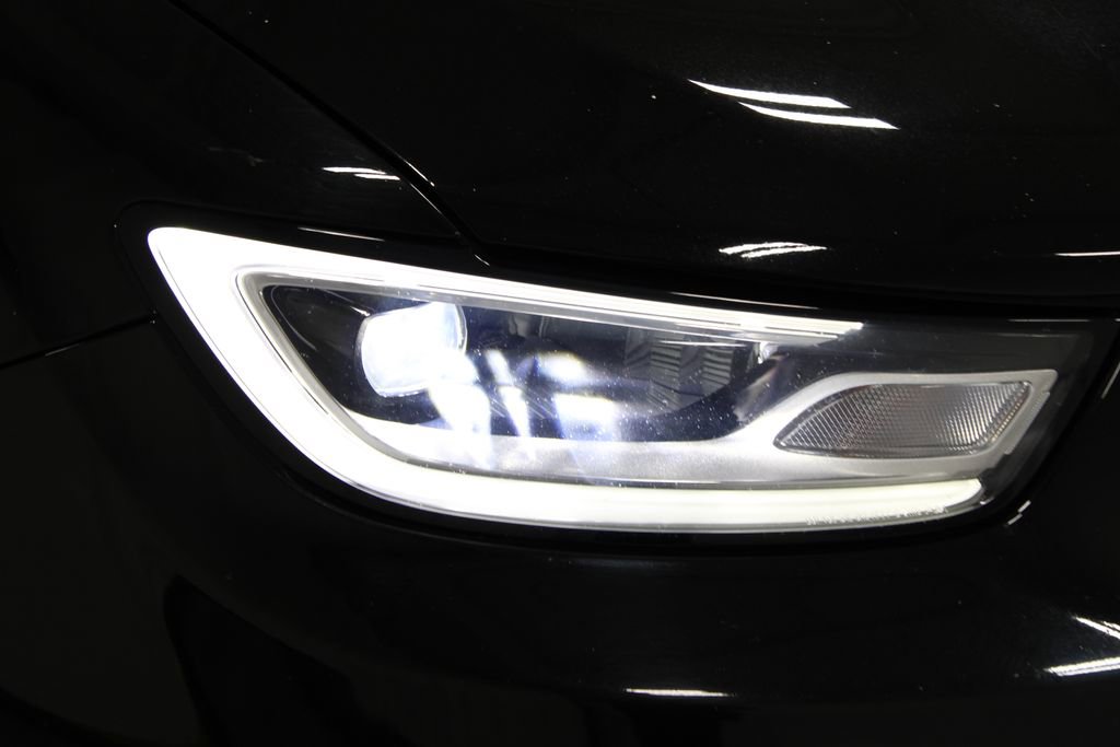 Used 2025 Chrysler Pacifica Select image 12