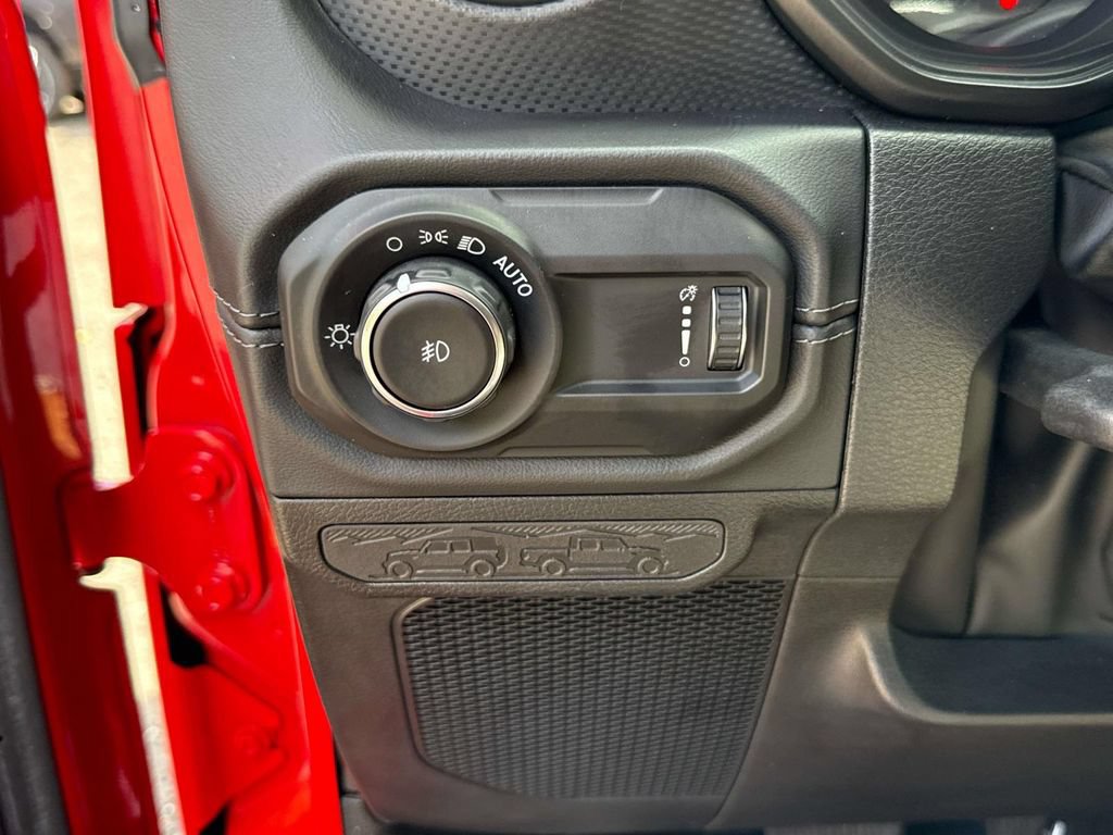 Used 2024 Jeep Wrangler Unlimited Rubicon AWD/4WD image 25