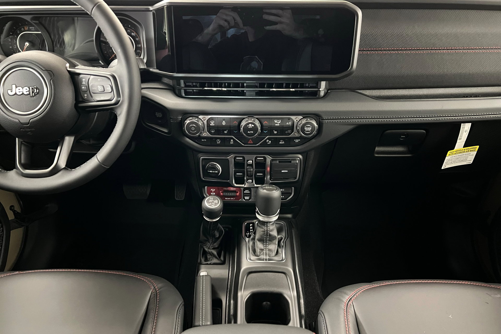 New 2025 Jeep Gladiator Rubicon AWD/4WD image 13